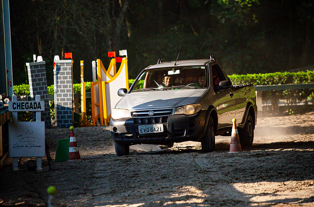 Venha assistir à Prova Carro x Cavalo