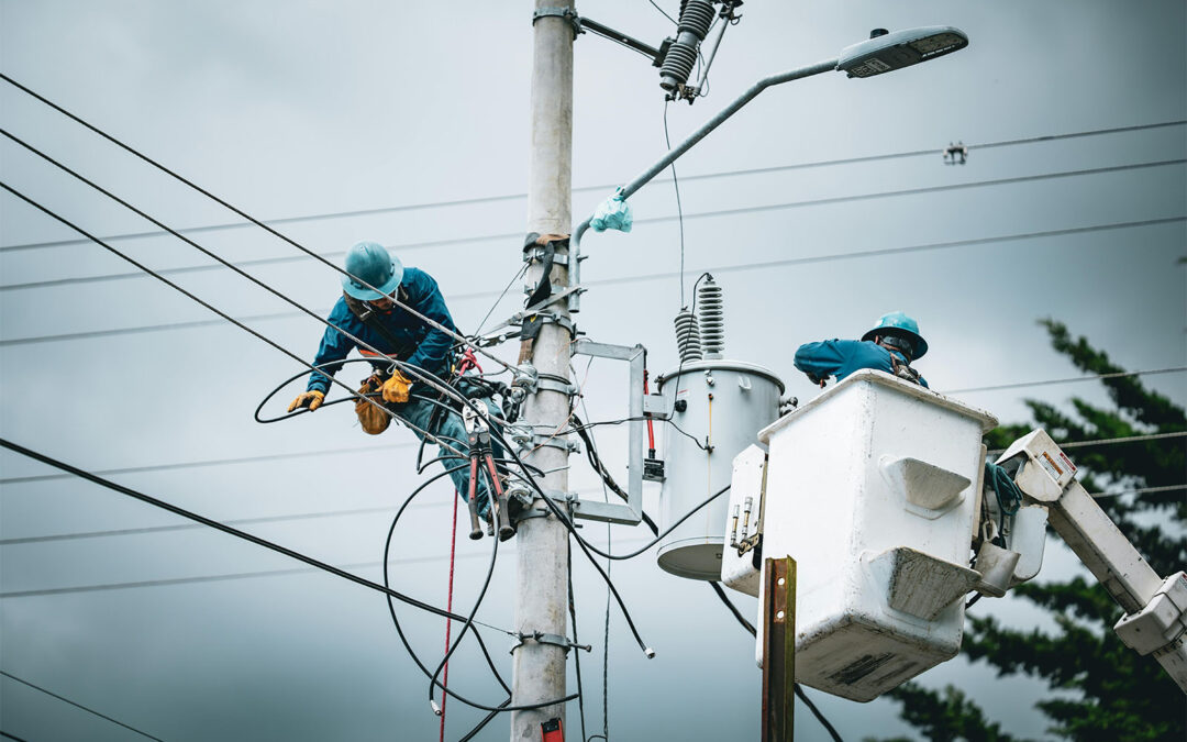 Manutenção programada na rede de energia elétrica