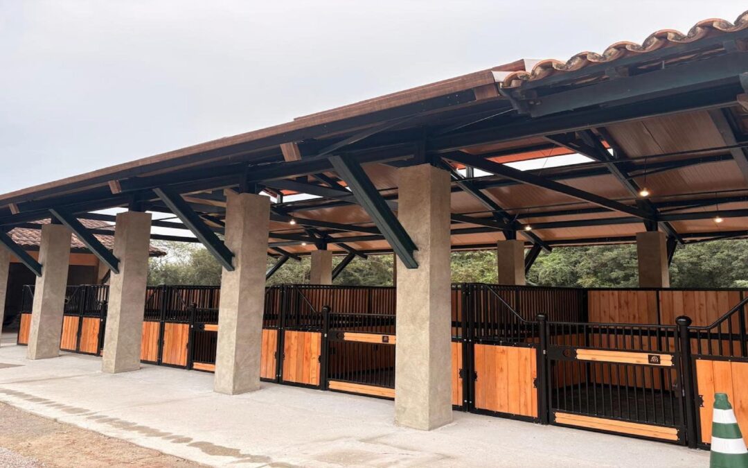 Concluímos a construção das baias provisórias na Vila Hípica